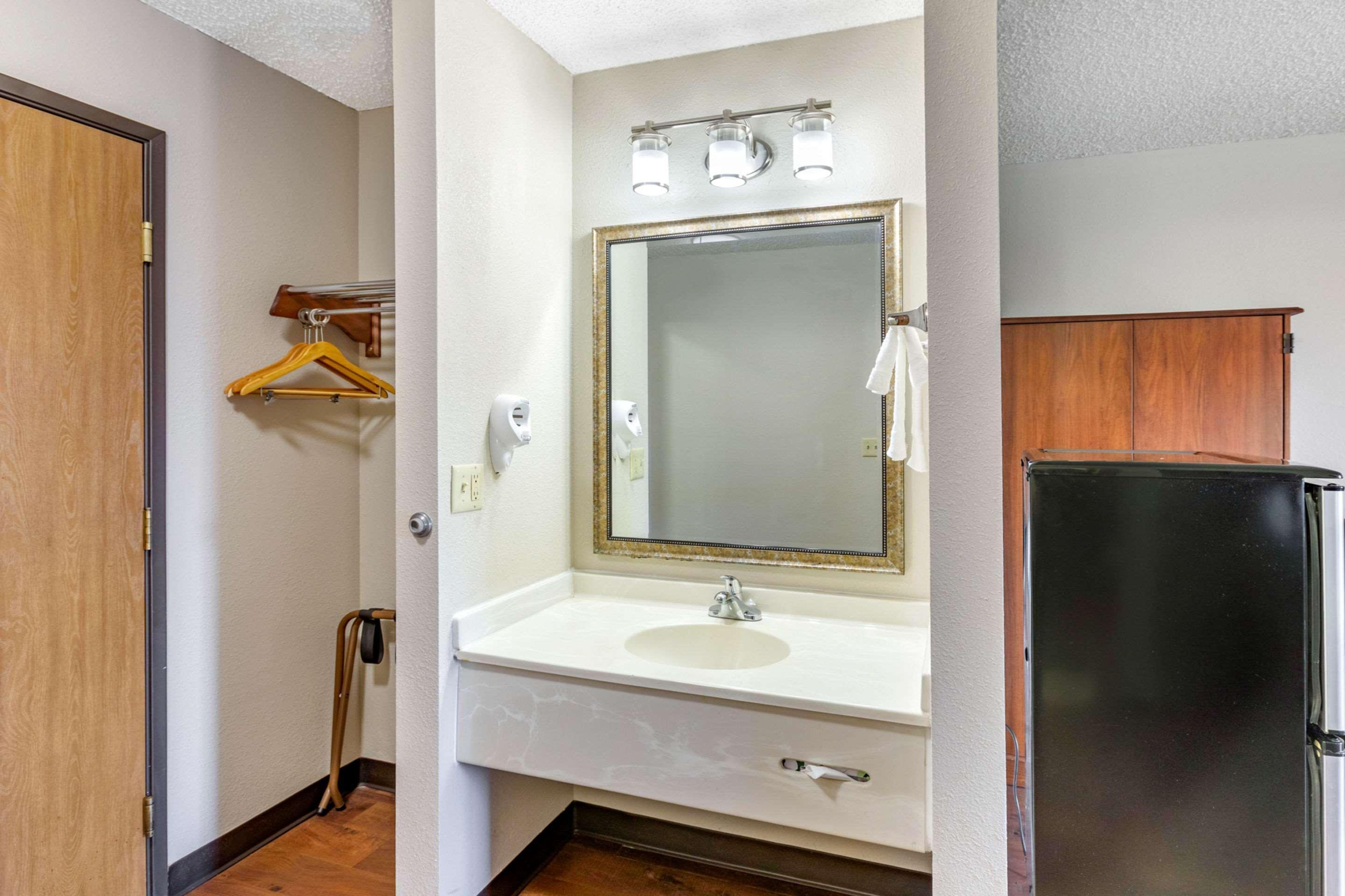 Econo Lodge Firestone Екстериор снимка
